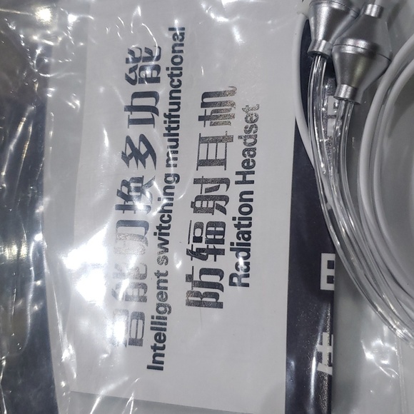 Headset - Picture 2 of 4